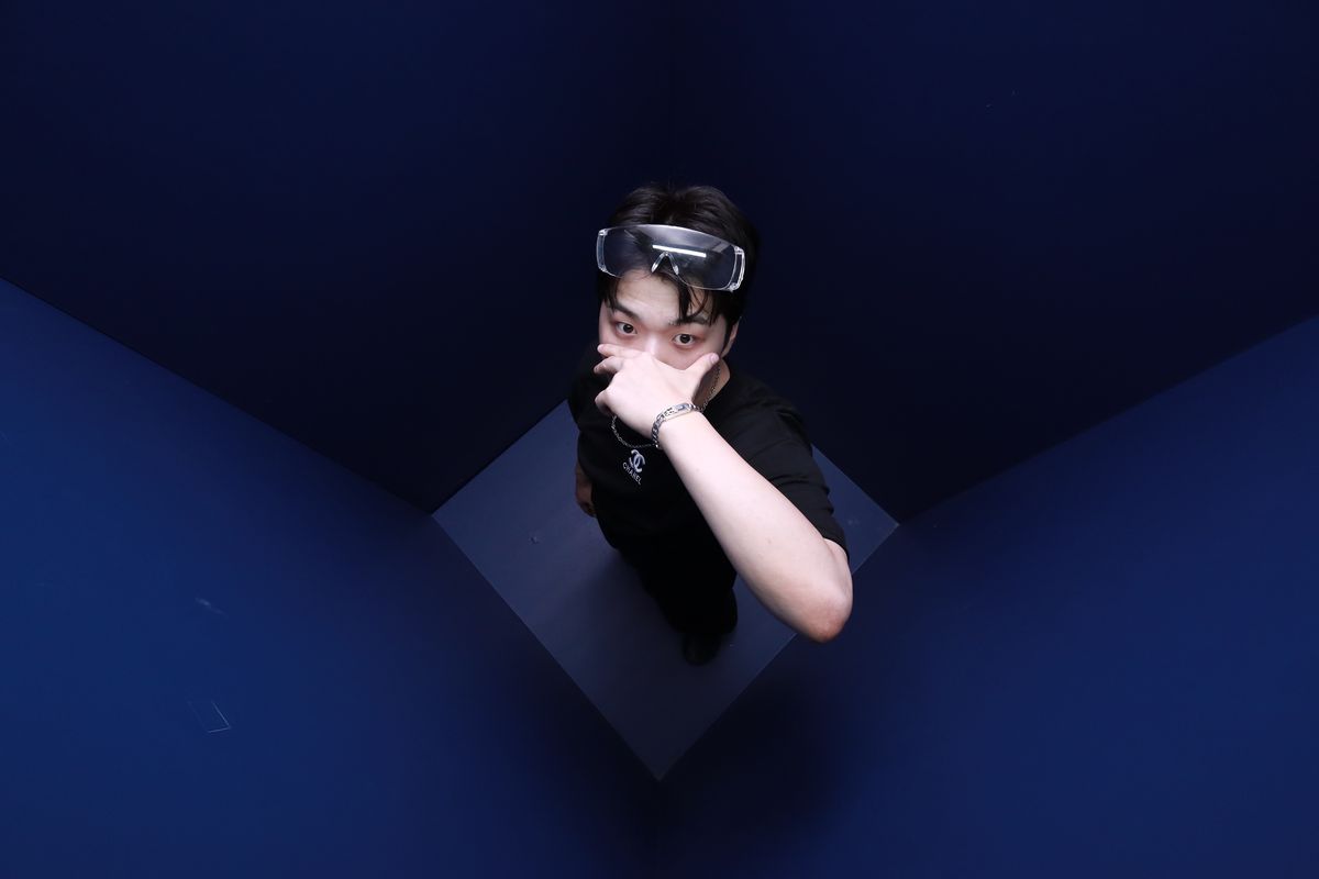 Capturing Your Inner World: Solo Cinematic Photos at HE@DSUP Photobooth Hanoi
