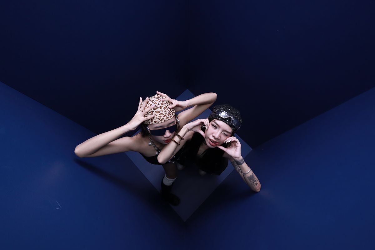 Romantic Photobooth in Hanoi: Dreamy Navy Skybooth for Couples