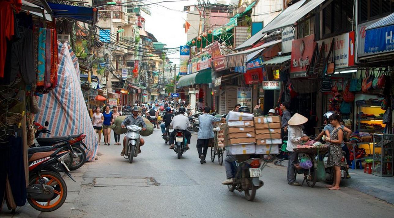 Top 10 Things to Do in Hanoi Old Quarter for Foreign Tourists