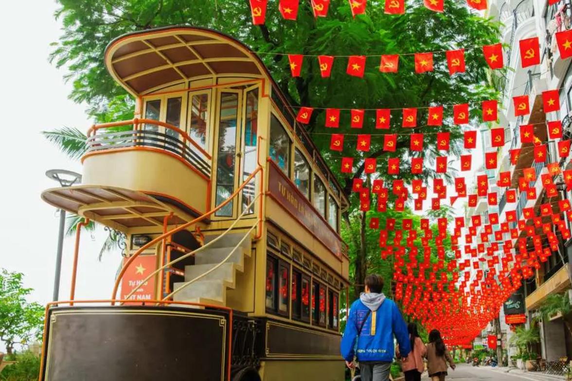 Top Things to Do in Hanoi Old Quarter: Photobooths and More for Foreign Tourists